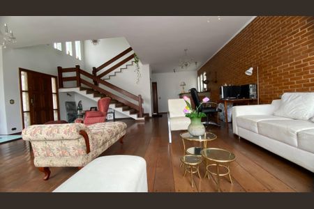 Casa à venda com 428m², 4 quartos e 5 vagasSala