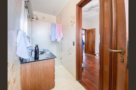 Casa à venda com 428m², 4 quartos e 5 vagasBanheiro Quarto Suíte 4