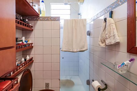 Casa à venda com 300m², 3 quartos e 3 vagasBanheiro da Suíte 2