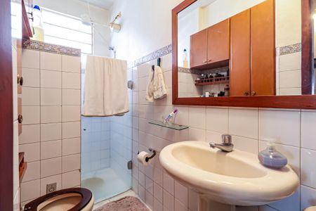 Casa à venda com 300m², 3 quartos e 3 vagasBanheiro da Suíte 2