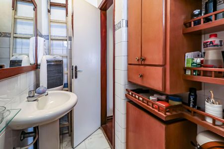 Casa à venda com 300m², 3 quartos e 3 vagasBanheiro da Suíte 2