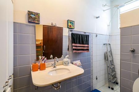 Casa à venda com 300m², 3 quartos e 3 vagasBanheiro da Suíte 1