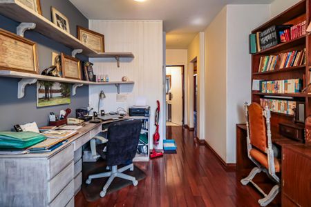 Casa à venda com 300m², 3 quartos e 3 vagasSuíte 2