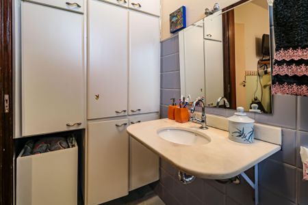 Casa à venda com 300m², 3 quartos e 3 vagasBanheiro da Suíte 1