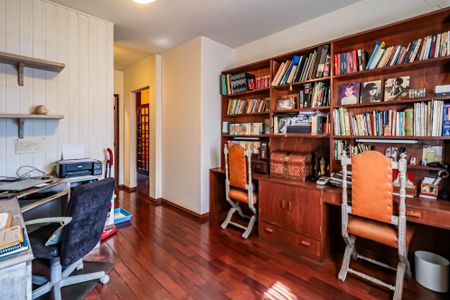 Casa à venda com 300m², 3 quartos e 3 vagasSuíte 2