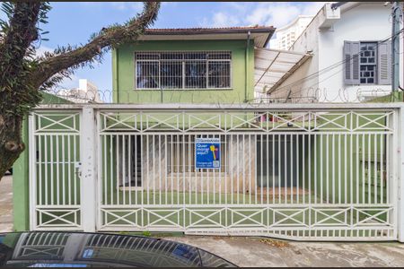 Casa à venda com 270m², 2 quartos e 50 vagas Casa à venda com 270m², 2 quartos e 50 vagasFachada