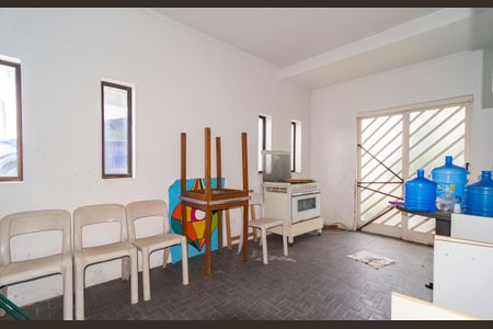 Casa à venda com 270m², 2 quartos e 50 vagas Casa à venda com 270m², 2 quartos e 50 vagasCozinha - Salão de Festas