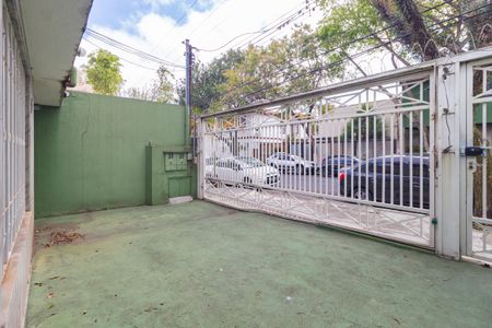 Casa à venda com 270m², 2 quartos e 50 vagas Casa à venda com 270m², 2 quartos e 50 vagasGaragem