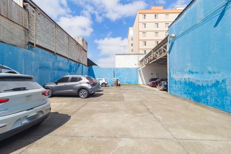 Casa à venda com 270m², 2 quartos e 50 vagas Casa à venda com 270m², 2 quartos e 50 vagasEstacionamento