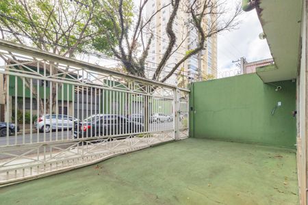 Casa à venda com 270m², 2 quartos e 50 vagas Casa à venda com 270m², 2 quartos e 50 vagasGaragem