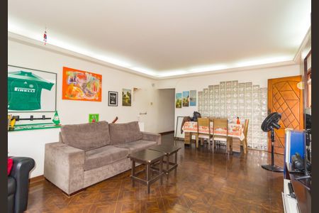 Casa à venda com 270m², 2 quartos e 50 vagas Casa à venda com 270m², 2 quartos e 50 vagasSala de Estar