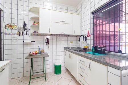 Casa à venda com 270m², 2 quartos e 50 vagas Casa à venda com 270m², 2 quartos e 50 vagasCozinha