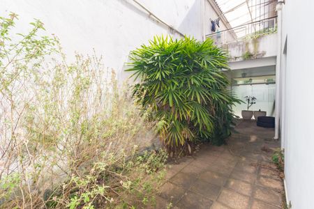 Casa à venda com 270m², 2 quartos e 50 vagas Casa à venda com 270m², 2 quartos e 50 vagasCorredor