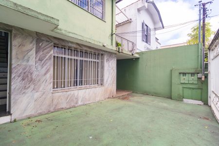 Casa à venda com 270m², 2 quartos e 50 vagas Casa à venda com 270m², 2 quartos e 50 vagasGaragem