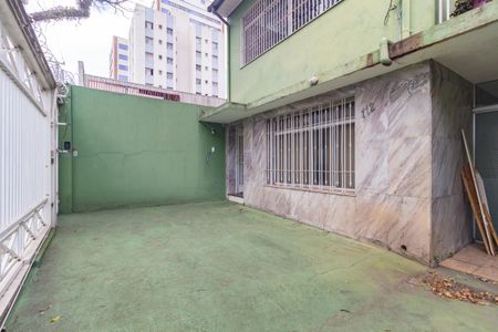 Casa à venda com 270m², 2 quartos e 50 vagas Casa à venda com 270m², 2 quartos e 50 vagasGaragem