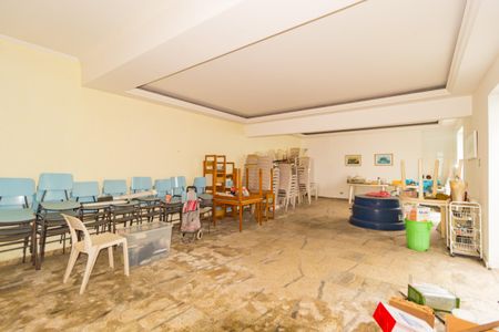 Casa à venda com 270m², 2 quartos e 50 vagas Casa à venda com 270m², 2 quartos e 50 vagasSalão de Festas