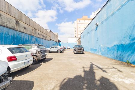 Casa à venda com 270m², 2 quartos e 50 vagas Casa à venda com 270m², 2 quartos e 50 vagasEstacionamento