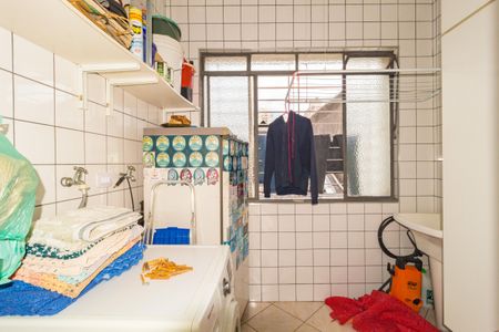 Casa à venda com 270m², 2 quartos e 50 vagas Casa à venda com 270m², 2 quartos e 50 vagasÁrea de Serviço