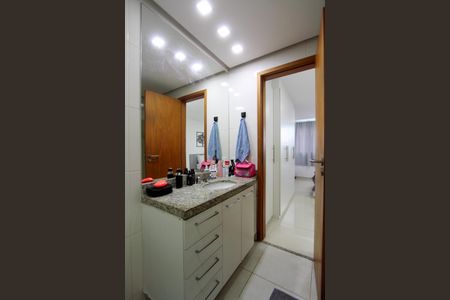 Apartamento à venda com 340m², 3 quartos e 2 vagasBanheiro Quarto suíte 1