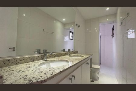 Apartamento à venda com 260m², 3 quartos e 3 vagasBanheiro da Suíte 3