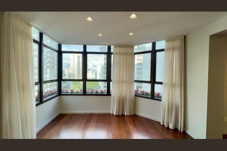 Apartamento à venda com 260m², 3 quartos e 3 vagasSala 2