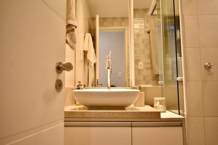 Apartamento à venda com 109m², 2 quartos e 2 vagasBanheiro da Suíte