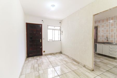 Sala de apartamento para alugar com 3 quartos, 56m² em Conjunto Residencial José Bonifácio, São Paulo