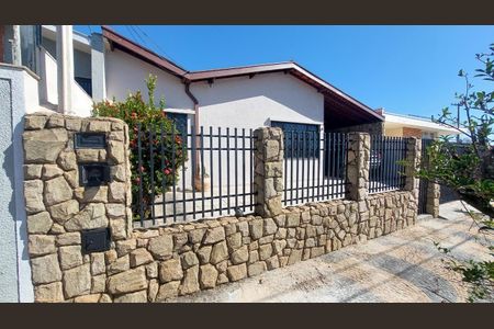 Casa à venda com 216m², 3 quartos e 3 vagasFoto 03