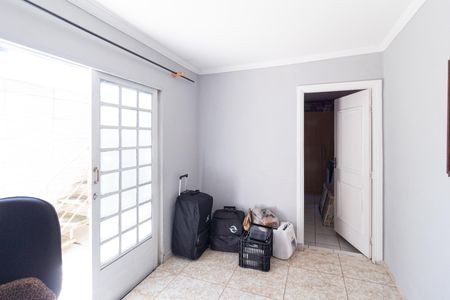 Casa à venda com 250m², 4 quartos e 2 vagas Casa à venda com 250m², 4 quartos e 2 vagasSala