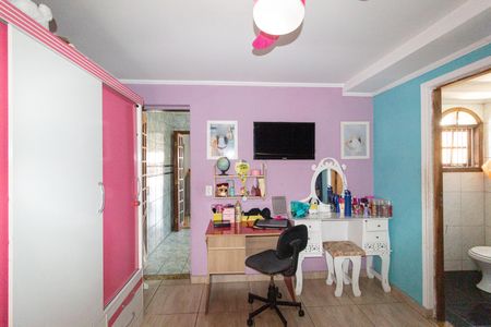 Casa à venda com 250m², 4 quartos e 2 vagas Casa à venda com 250m², 4 quartos e 2 vagasSuíte 4