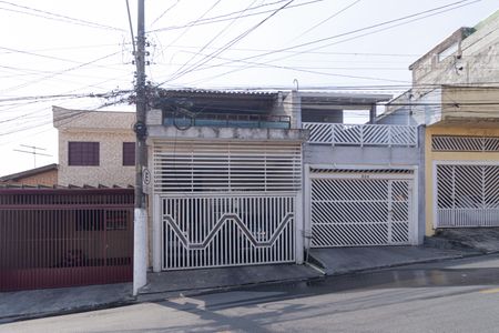 Casa à venda com 250m², 4 quartos e 2 vagas Casa à venda com 250m², 4 quartos e 2 vagasFachada