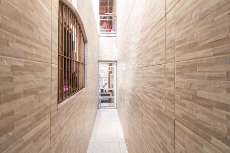 Casa à venda com 250m², 4 quartos e 2 vagas Casa à venda com 250m², 4 quartos e 2 vagasCorredor externo