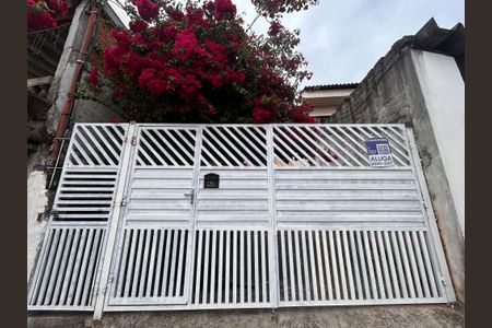 Casa para alugar com 100m², 3 quartos e 1 vaga Casa para alugar com 100m², 3 quartos e 1 vagaFachada