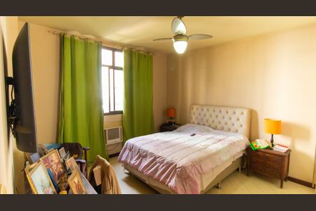 Apartamento à venda com 304m², 4 quartos e 2 vagasSuíte 1