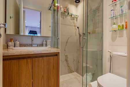 Apartamento à venda com 105m², 2 quartos e 2 vagasChuveiro