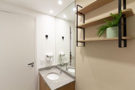 Apartamento para alugar com 36m², 2 quartos e sem vaga Apartamento para alugar com 36m², 2 quartos e sem vagaBanheiro