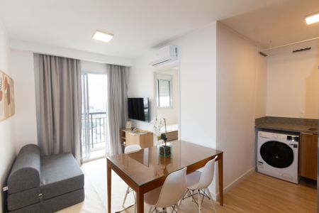 Sala/Cozinha de apartamento à venda com 2 quartos, 36m² em Moema, São Paulo