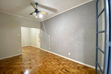 Apartamento à venda com 75m², 2 quartos e sem vagaSala