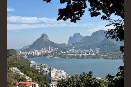 Casa à venda com 234m², 4 quartos e 1 vaga Casa à venda com 234m², 4 quartos e 1 vagaVista da Suíte 3