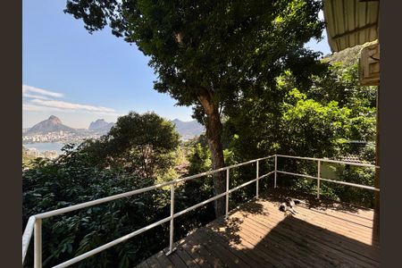 Casa à venda com 234m², 4 quartos e 1 vaga Casa à venda com 234m², 4 quartos e 1 vagaVaranda da Suíte 2