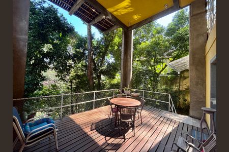 Casa à venda com 234m², 4 quartos e 1 vaga Casa à venda com 234m², 4 quartos e 1 vagaVaranda da sala