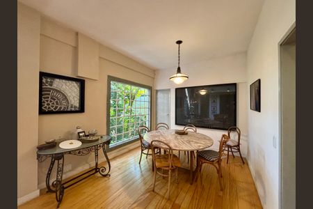 Casa à venda com 234m², 4 quartos e 1 vaga Casa à venda com 234m², 4 quartos e 1 vagaSala