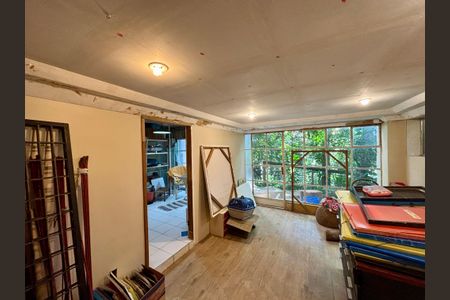 Casa à venda com 234m², 4 quartos e 1 vaga Casa à venda com 234m², 4 quartos e 1 vagaQuarto de Serviço