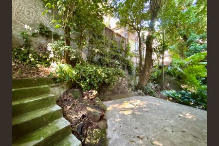 Casa à venda com 234m², 4 quartos e 1 vaga Casa à venda com 234m², 4 quartos e 1 vagaÁrea comum