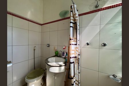 Casa à venda com 234m², 4 quartos e 1 vaga Casa à venda com 234m², 4 quartos e 1 vagaBanheiro da Suíte