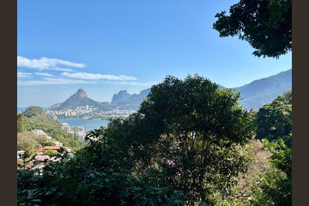 Casa à venda com 234m², 4 quartos e 1 vaga Casa à venda com 234m², 4 quartos e 1 vagaVista da Varanda da Suíte 2