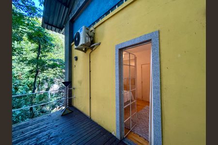 Casa à venda com 234m², 4 quartos e 1 vaga Casa à venda com 234m², 4 quartos e 1 vagaVaranda da Suíte 1