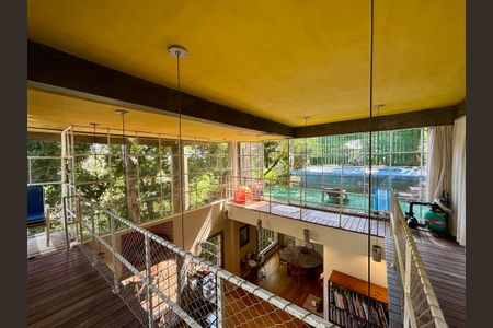 Casa à venda com 234m², 4 quartos e 1 vaga Casa à venda com 234m², 4 quartos e 1 vagaCobertura