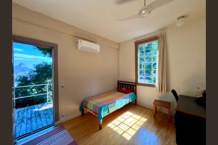 Casa à venda com 234m², 4 quartos e 1 vaga Casa à venda com 234m², 4 quartos e 1 vagaSuíte 2