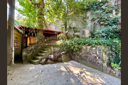 Casa à venda com 234m², 4 quartos e 1 vaga Casa à venda com 234m², 4 quartos e 1 vagaÁrea comum